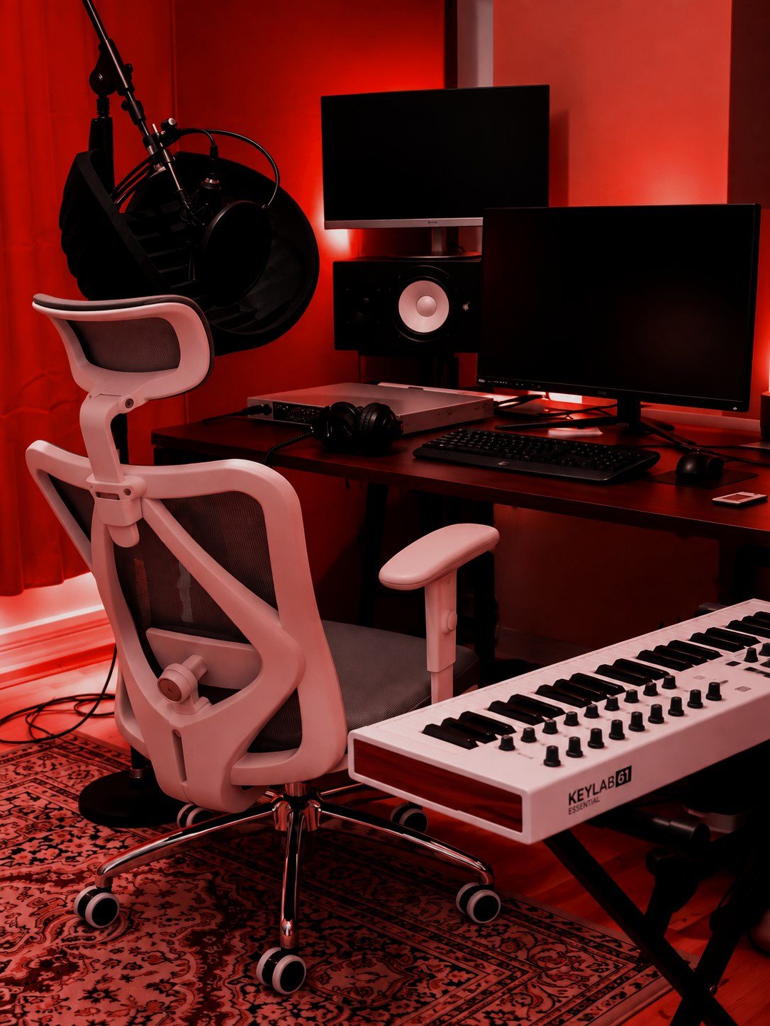 Le studio Subtönal : micro, fauteuil et clavier